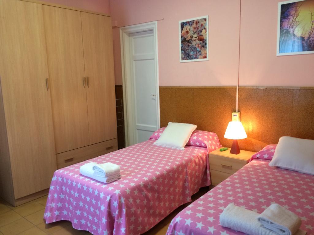 Hostal Valls Barcelona Exterior foto