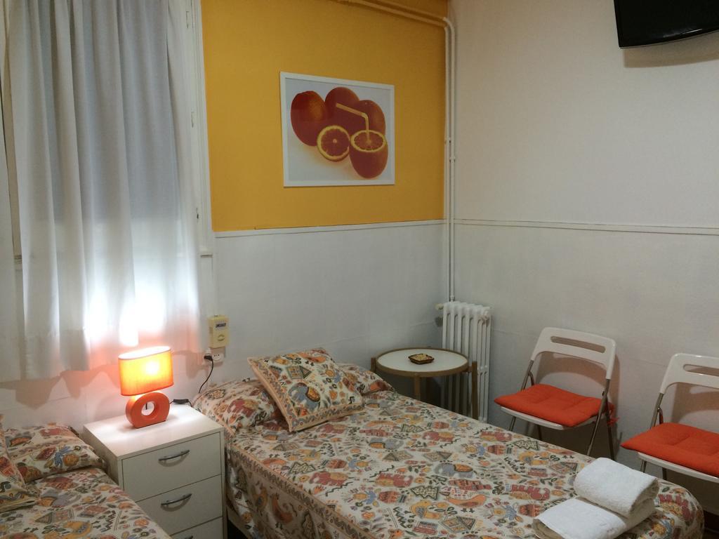 Hostal Valls Barcelona Habitación foto